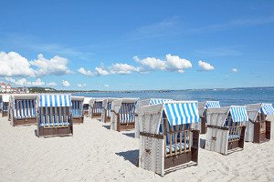 Strandkörbe an der Ostsee bei Binz auf Rügen