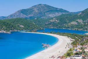 Der Strand von Ölüdeniz in der Türkei